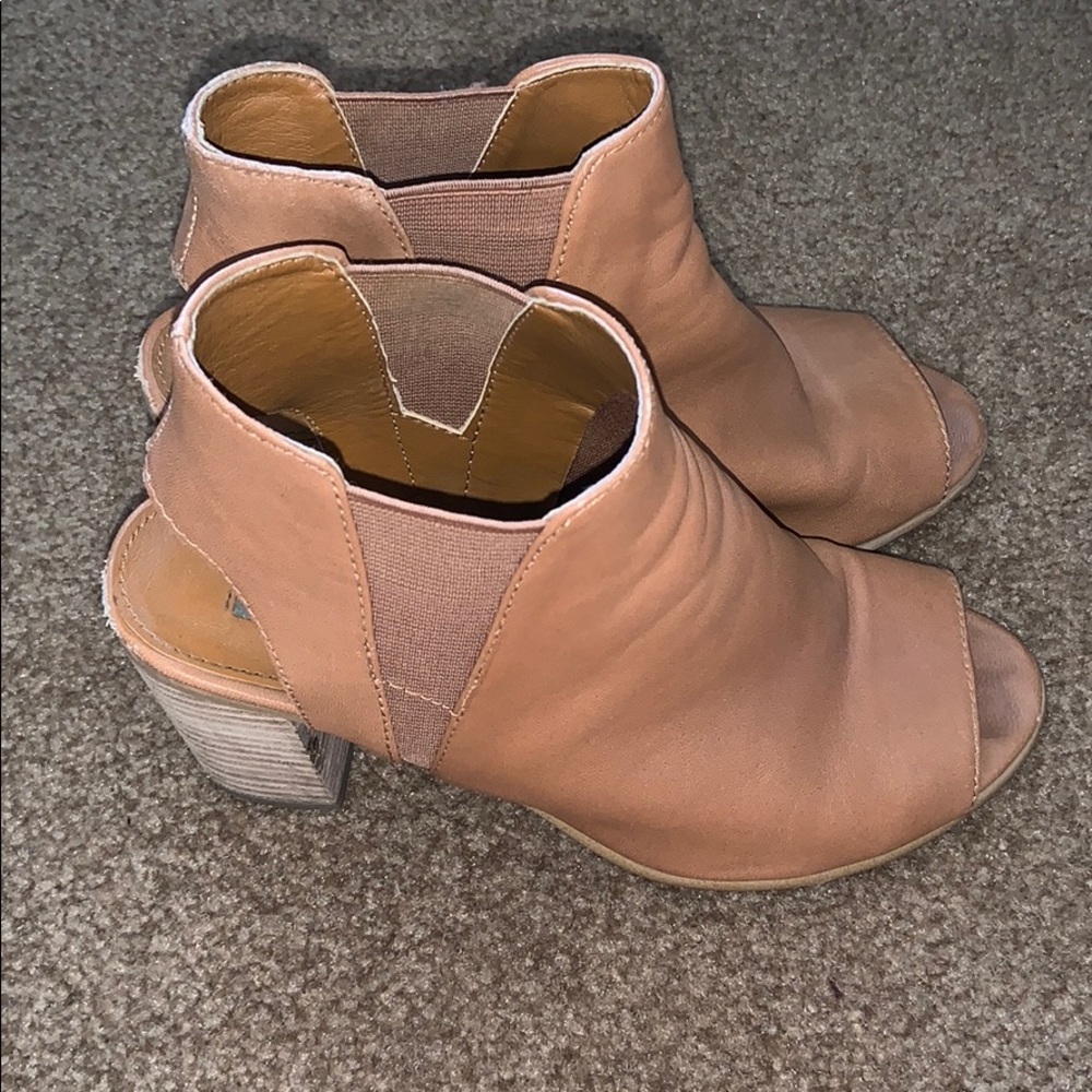 Steve Madden beige heels